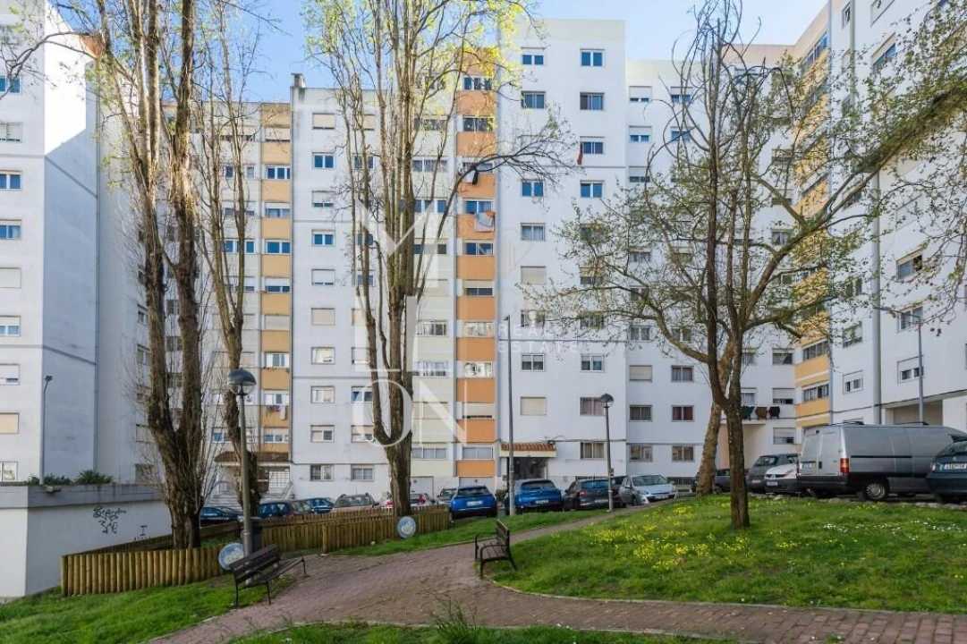 Apartamento T2 para Venda em Massamá e Monte Abraão Foto 1