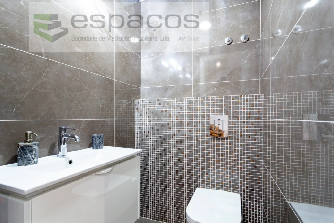 Apartamento T4 para Venda em Santa Iria de Azoia, São João da Talha e Bobadela Foto 13