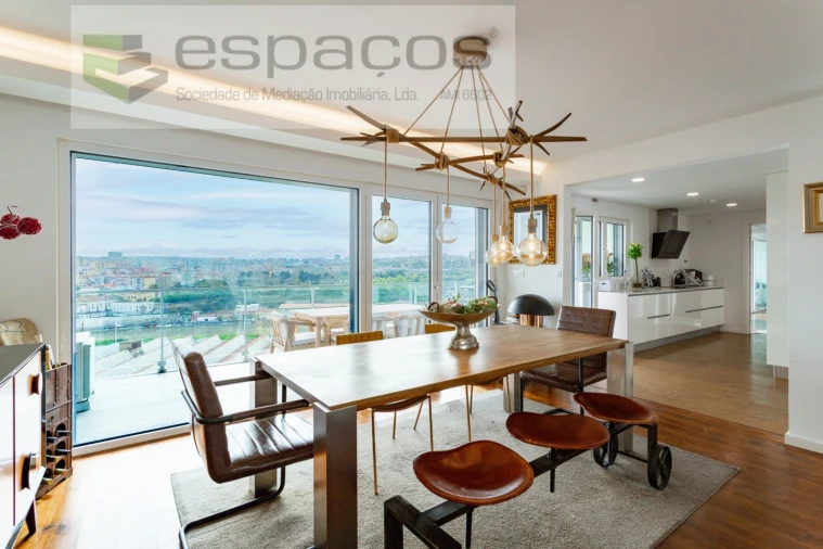 Apartamento T4 para Venda em Santa Iria de Azoia, São João da Talha e Bobadela Foto 8