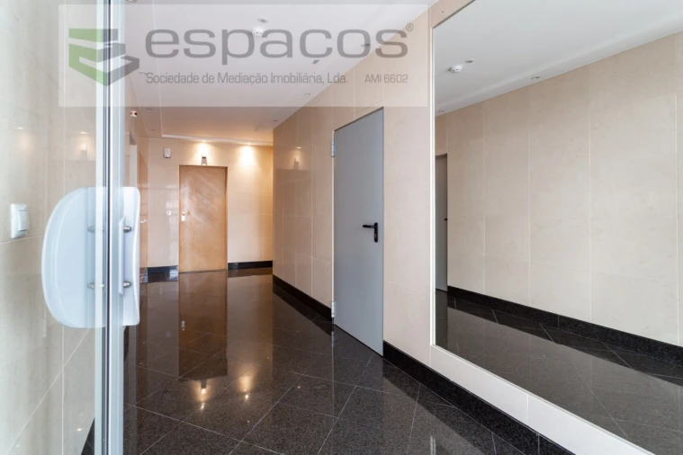 Apartamento T4 para Venda em Santa Iria de Azoia, São João da Talha e Bobadela Foto 45