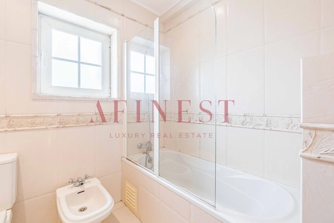 Moradia T4 para Venda em Alcabideche Foto 49