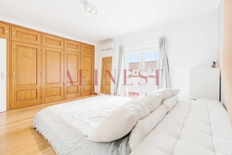 Moradia T4 para Venda em Alcabideche Foto 39