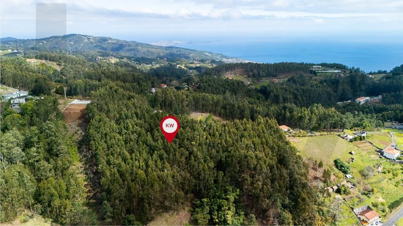 Terreno para Venda em Camacha Foto 1