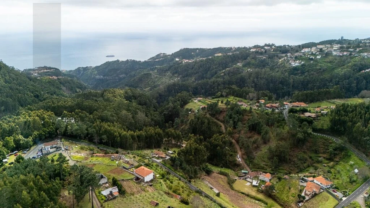 Terreno para Venda em Camacha Foto 4