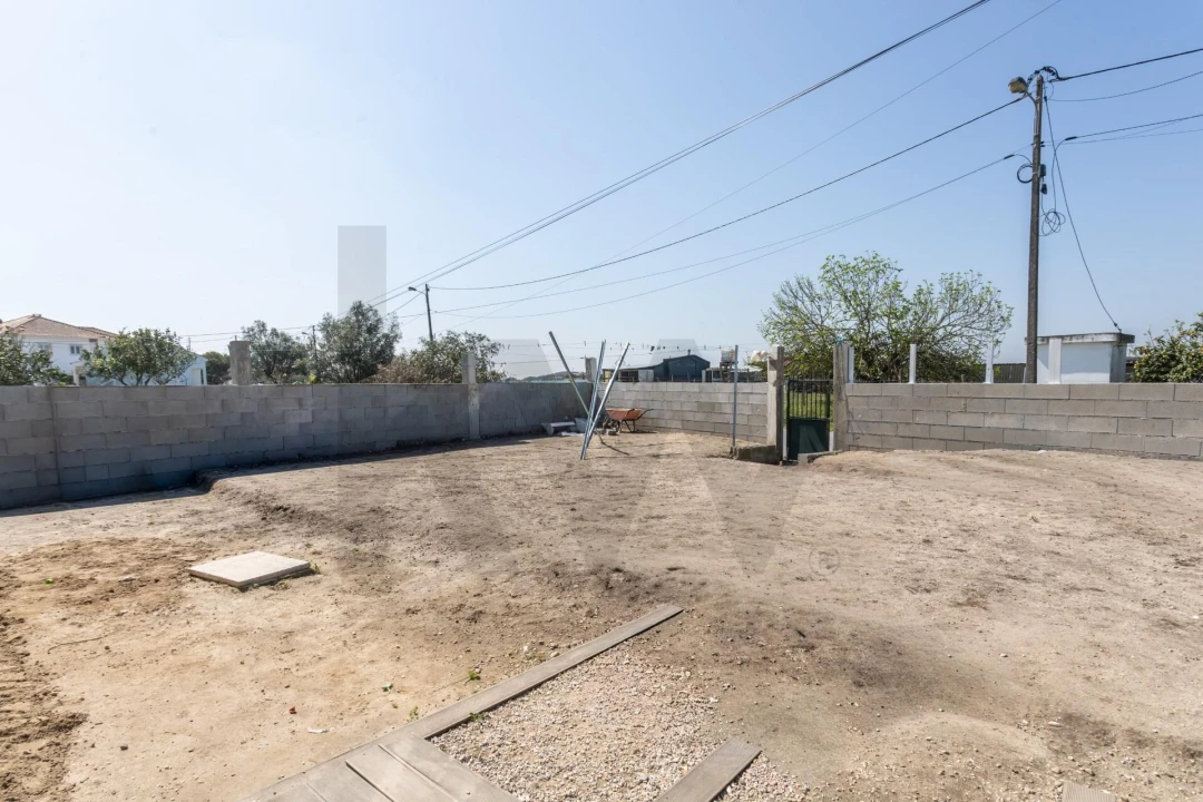 Moradia T2 para Venda em Sarilhos Grandes Foto 17