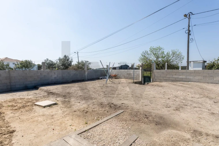 Moradia T2 para Venda em Sarilhos Grandes Foto 17