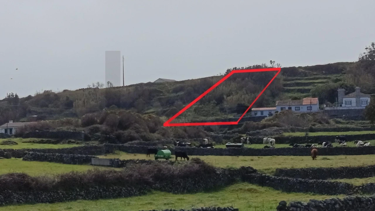 Terreno para Venda em Praia da Vitoria (Santa Cruz) Foto 3