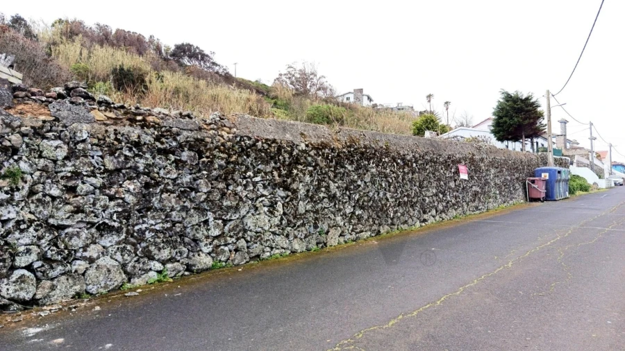 Terreno para Venda em Praia da Vitoria (Santa Cruz)
