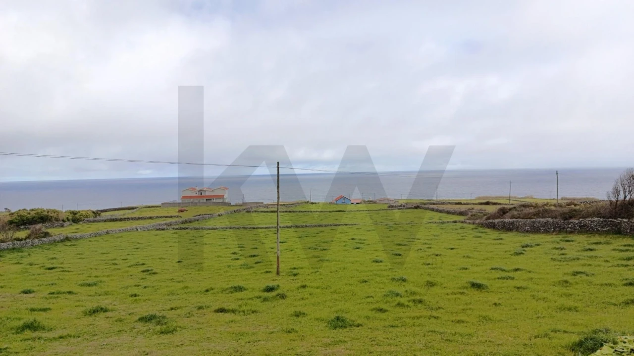 Terreno para Venda em Praia da Vitoria (Santa Cruz) Foto 4