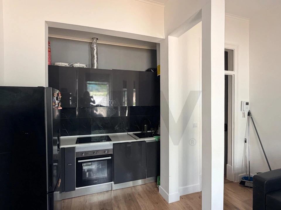 Apartamento T2 para Venda em Campolide Foto 9