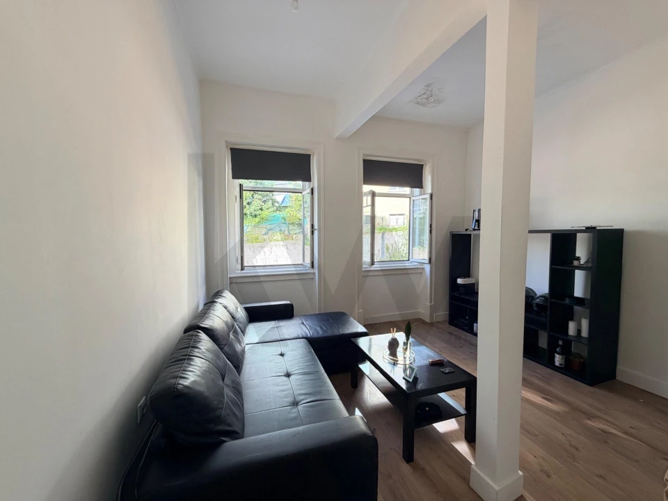 Apartamento T2 para Venda em Campolide Foto 2