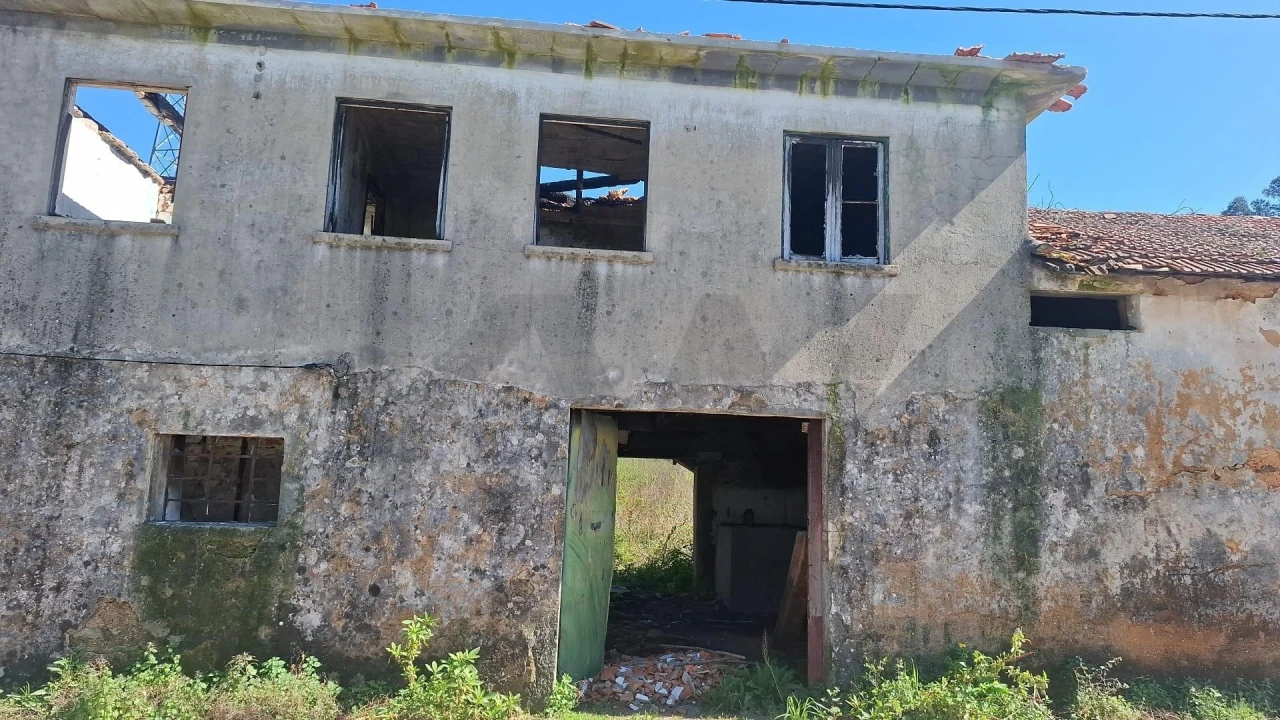Prédio para Venda em São João de Ver Foto 3