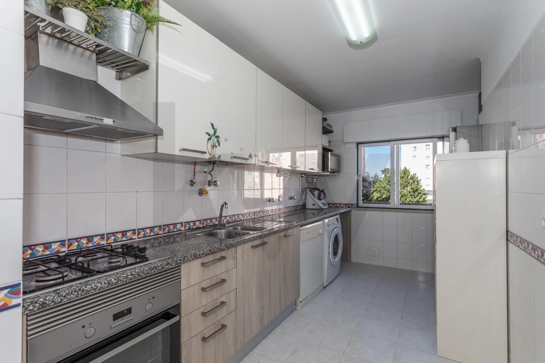 Apartamento T2 para Venda em Rio de Mouro Foto 9