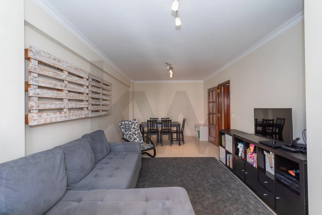 Apartamento T2 para Venda em Rio de Mouro Foto 7