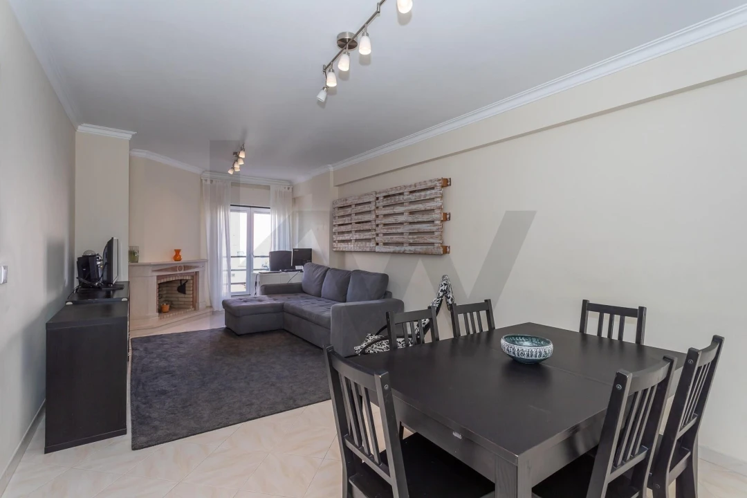 Apartamento T2 para Venda em Rio de Mouro Foto 6