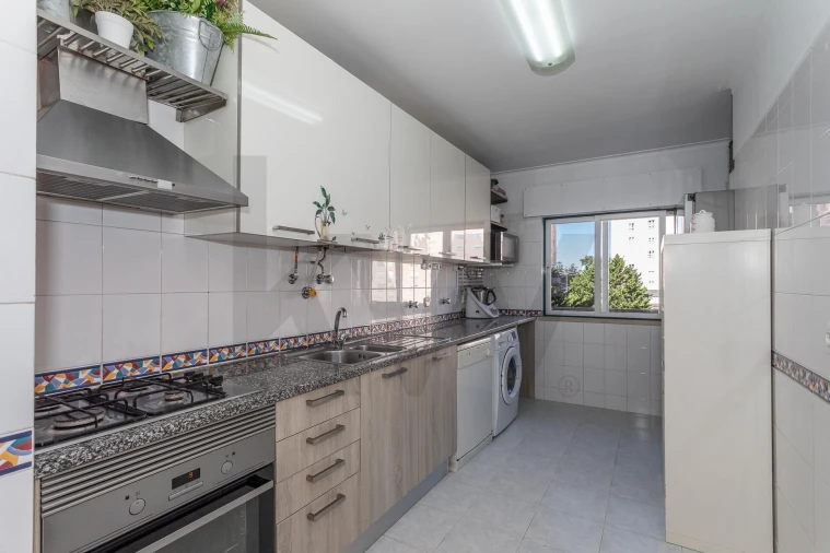 Apartamento T2 para Venda em Rio de Mouro Foto 9