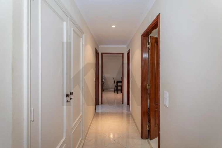 Apartamento T2 para Venda em Rio de Mouro Foto 4