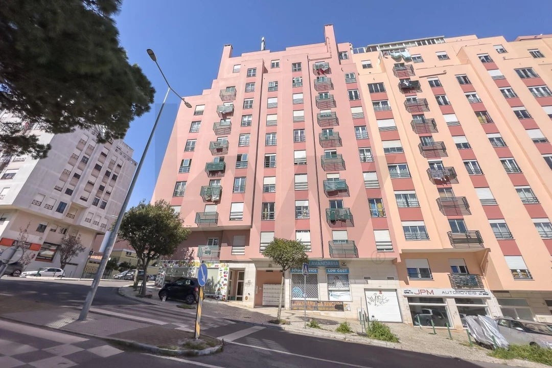 Apartamento T2 para Venda em Rio de Mouro Foto 1