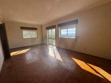 Moradia T3 para Venda em Cavernães