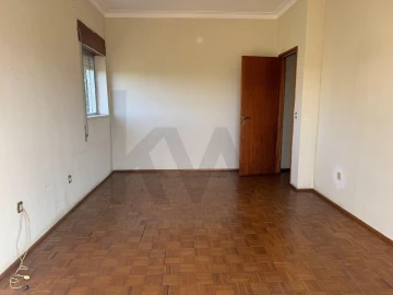 Moradia T3 para Venda em Cavernães