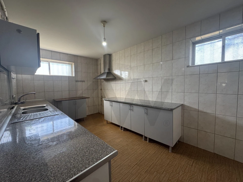 Moradia T3 para Venda em Cavernães Foto 40