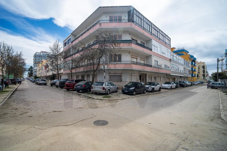 Apartamento T3 para Arrendamento em Costa da Caparica Foto 19