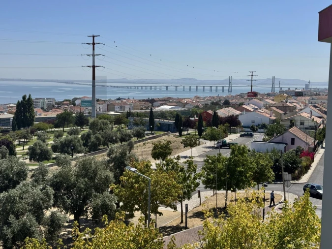 Apartamento T3 para Venda em Santa Iria de Azoia, São João da Talha e Bobadela Foto 18
