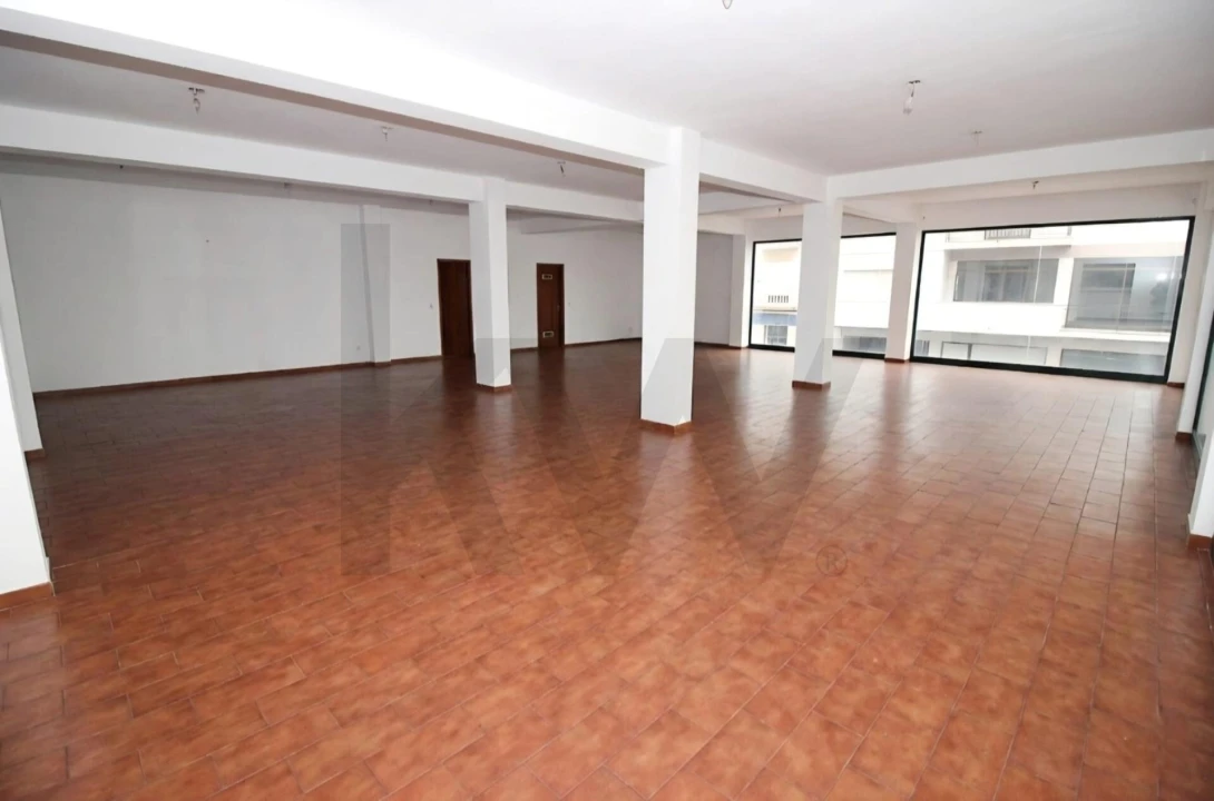 Loja para Arrendamento em Silves Foto 4