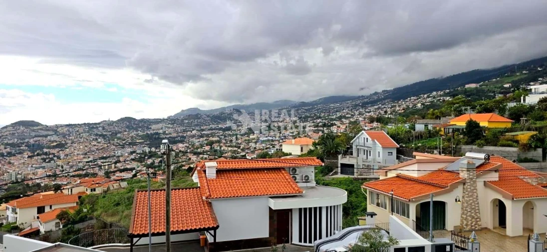 Moradia T4 para Venda em Funchal (Santa Maria Maior) Foto 12