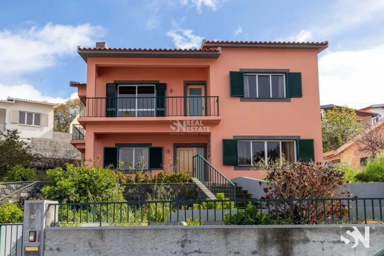 Moradia T4 para Venda em Funchal (Santa Maria Maior) Foto 2