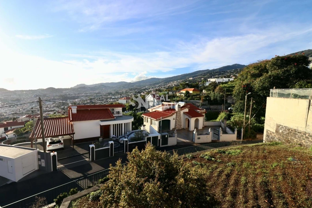 Moradia T4 para Venda em Funchal (Santa Maria Maior) Foto 11