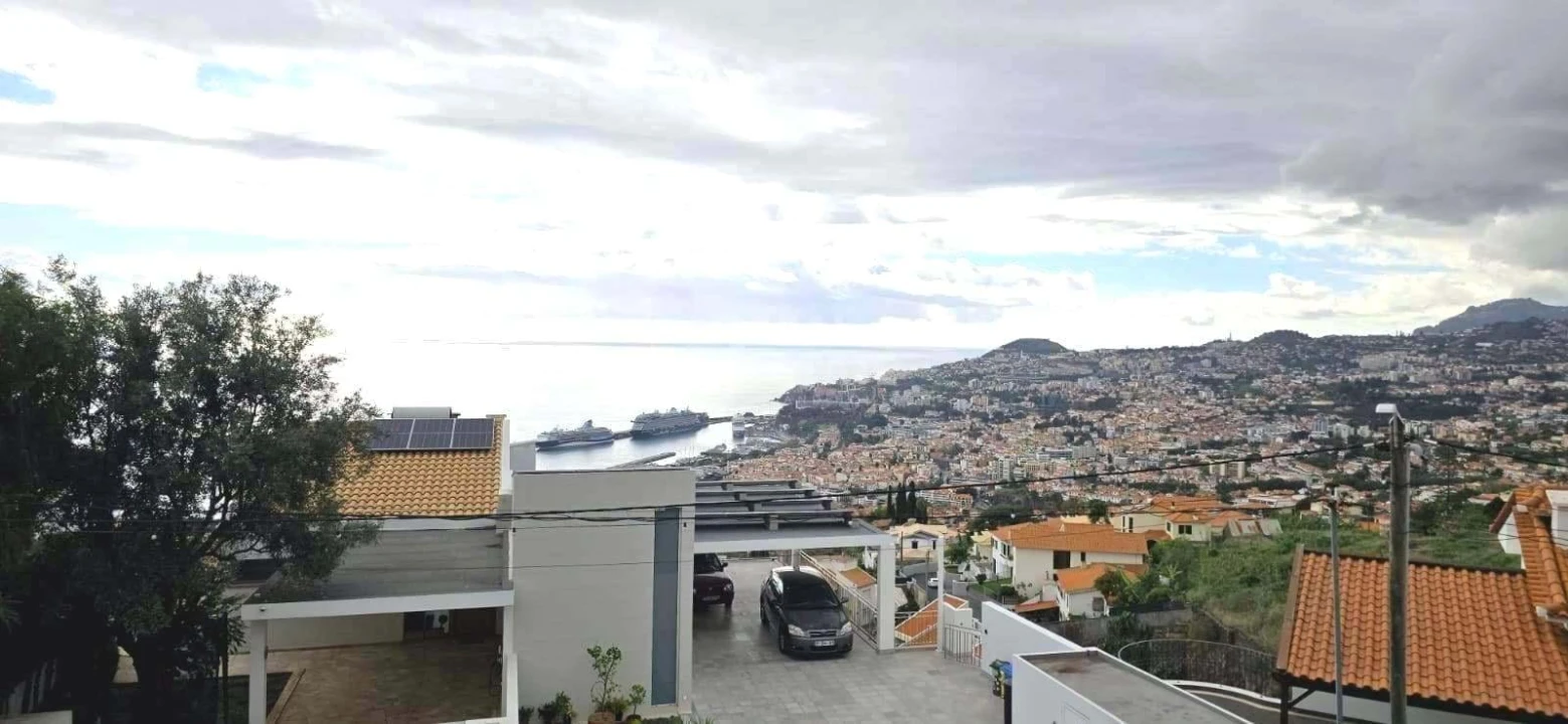 Moradia T4 para Venda em Funchal (Santa Maria Maior) Foto 10