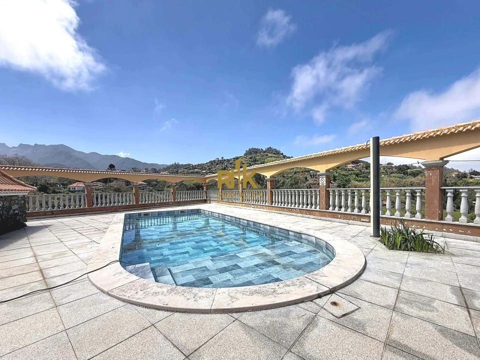 Moradia T5 para Venda em São Jorge Foto 1