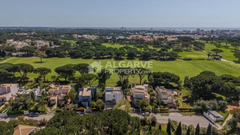 Moradia T5 para Venda em Quarteira