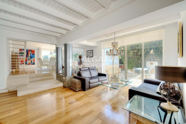 Moradia T5 para Venda em Quarteira Foto 13