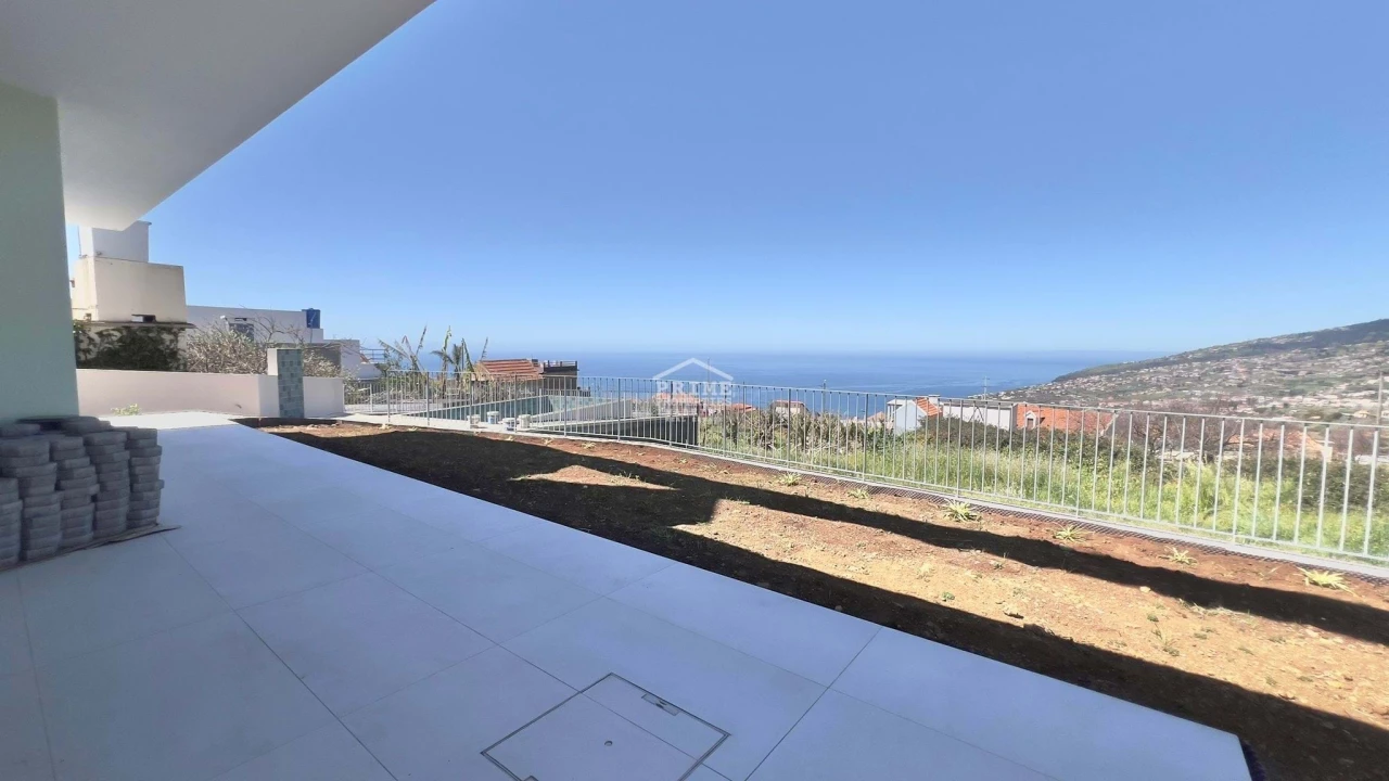 Moradia T2 para Venda em Arco da Calheta Foto 30