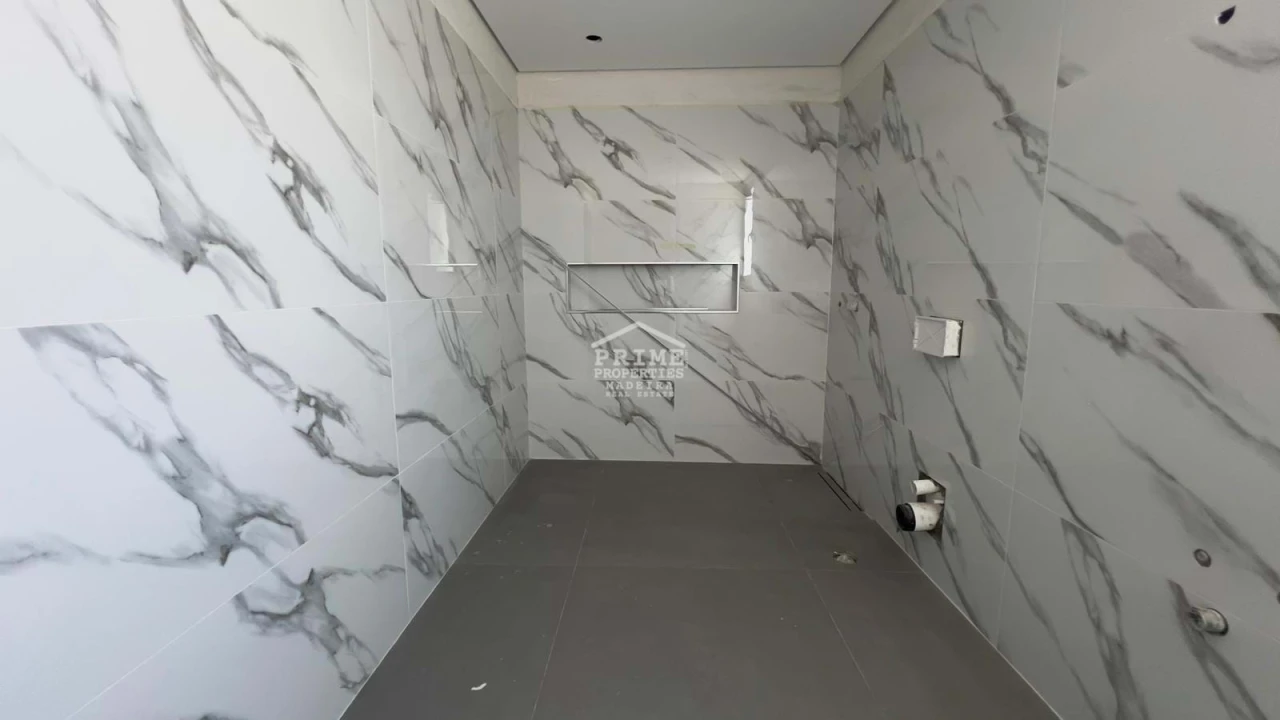 Moradia T2 para Venda em Arco da Calheta Foto 13