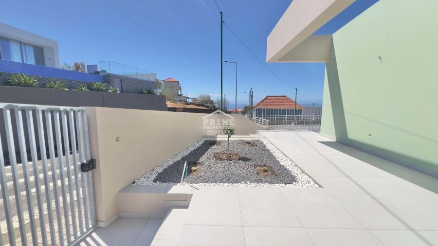 Moradia T2 para Venda em Arco da Calheta Foto 12