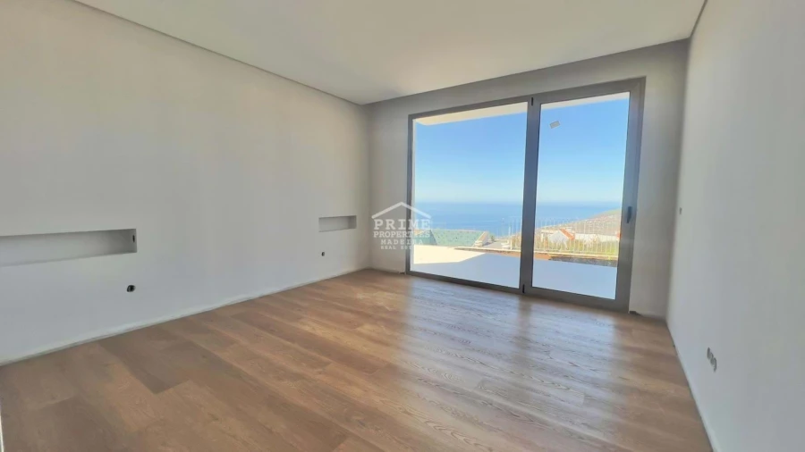 Moradia T2 para Venda em Arco da Calheta Foto 6