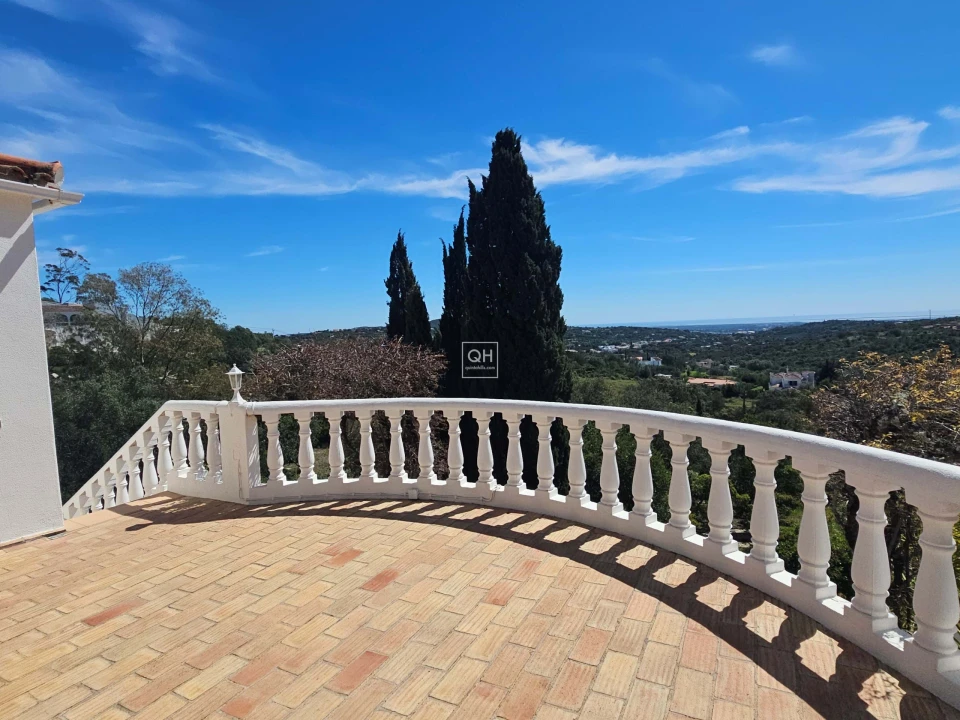 Moradia T4 para Venda em Santa Barbara de Nexe Foto 17