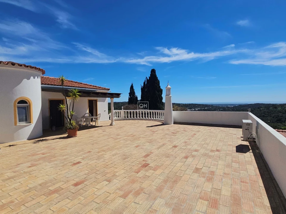 Moradia T4 para Venda em Santa Barbara de Nexe Foto 18