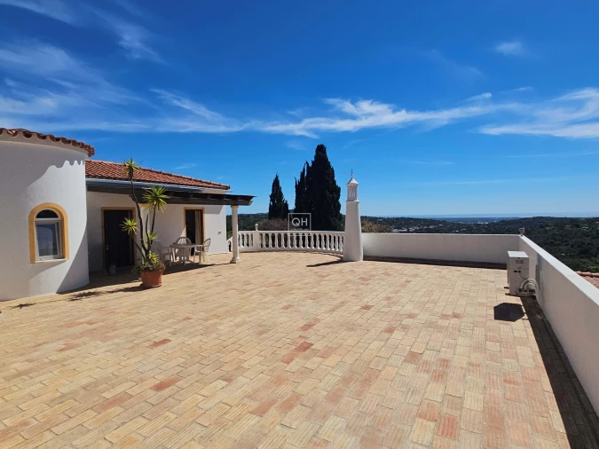 Moradia T4 para Venda em Santa Barbara de Nexe Foto 18