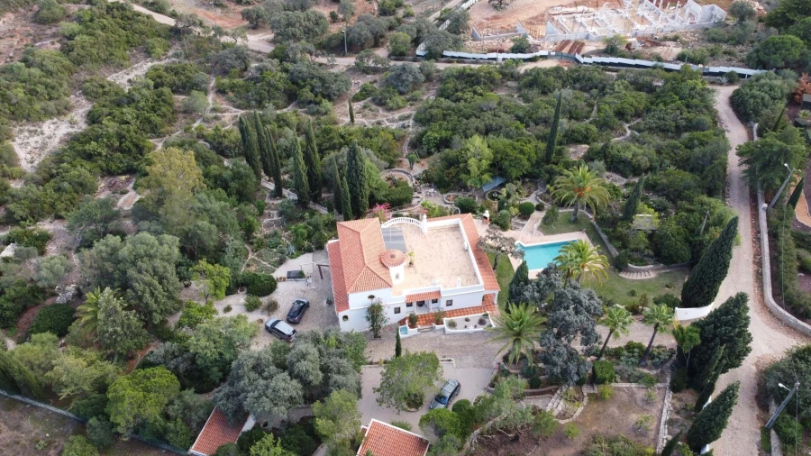 Moradia T4 para Venda em Santa Barbara de Nexe Foto 25