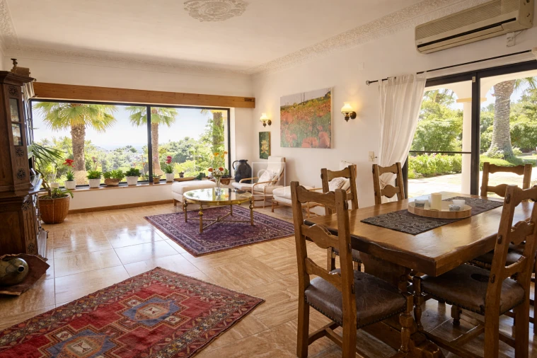 Moradia T4 para Venda em Santa Barbara de Nexe Foto 8