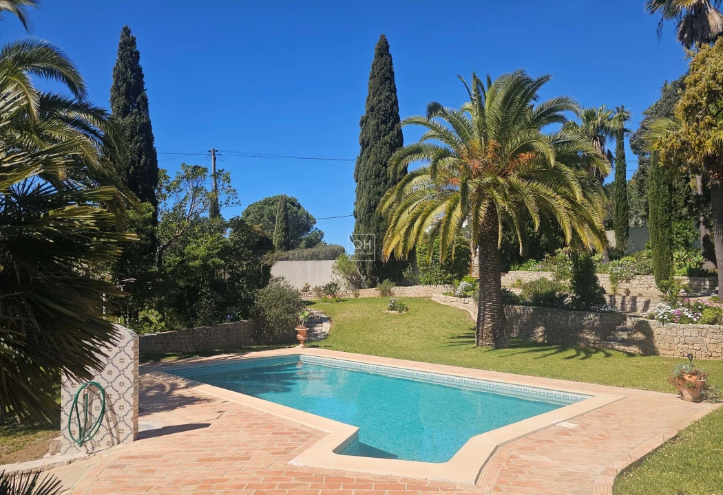 Moradia T4 para Venda em Santa Barbara de Nexe Foto 2