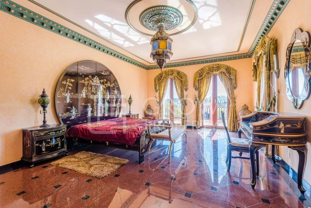 Moradia T5 para Venda em Quarteira Foto 8