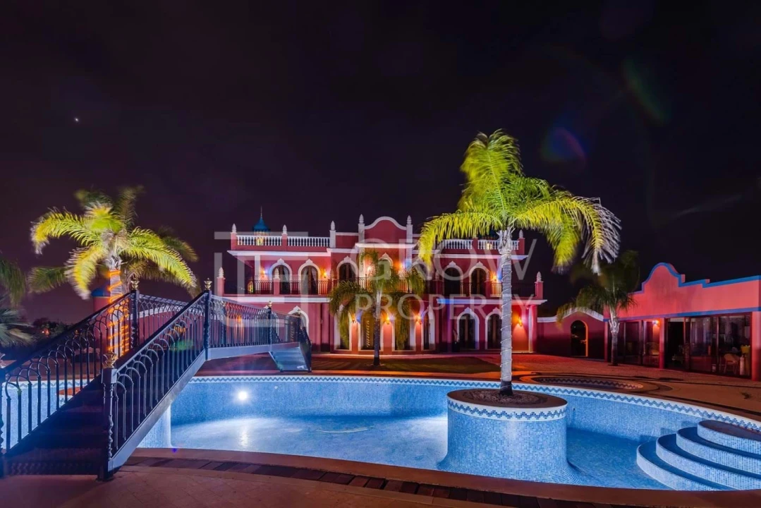 Moradia T5 para Venda em Quarteira Foto 4