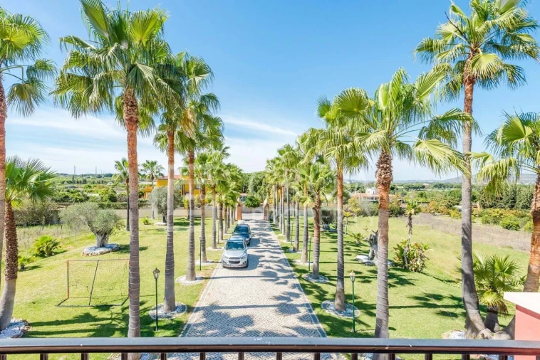 Moradia T5 para Venda em Quarteira