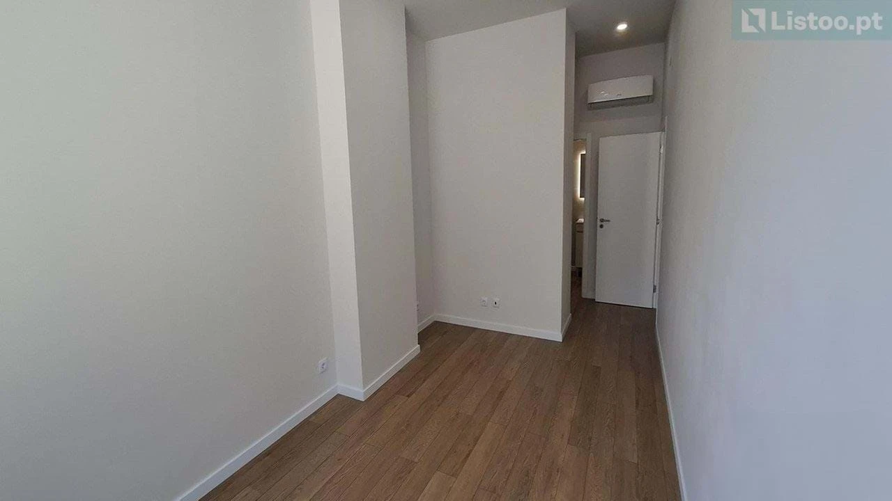 Apartamento T2 para Venda em Agualva e Mira-Sintra Foto 4