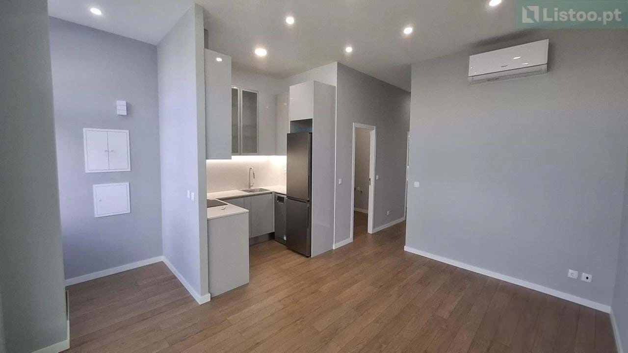 Apartamento T2 para Venda em Agualva e Mira-Sintra Foto 3